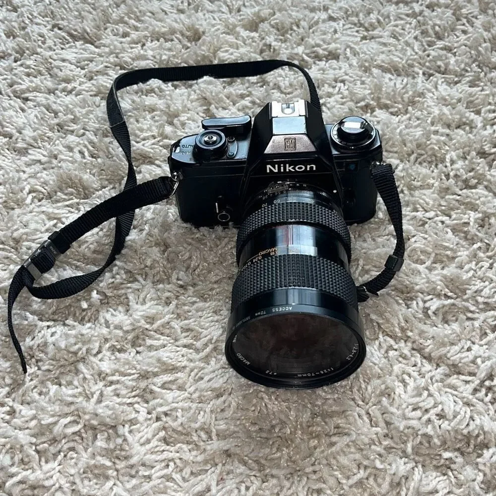 Vintage Nikon EM, interchangeable lenses, 35mm Single SLR F = 28–70 MM Marco Len